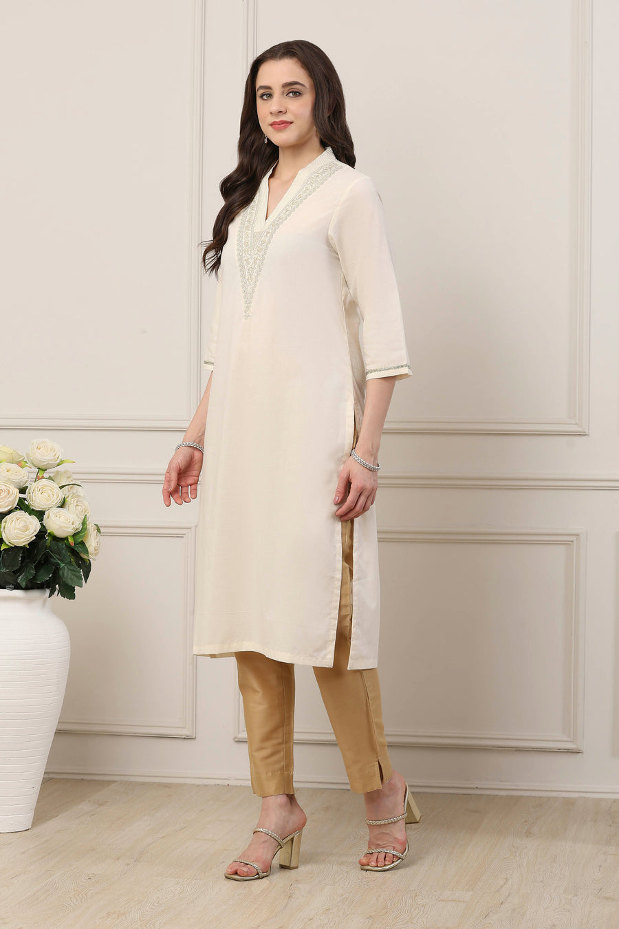 White Cotton Floral Thread Work Straight Kurta - image 3